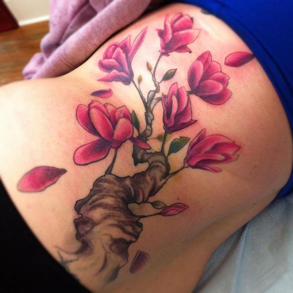 magnólia fa és virág tetoválás