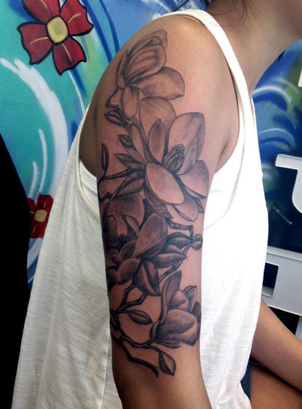 Fekete -fehér magnólia virág tetoválás