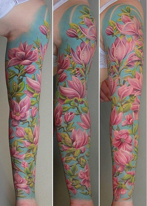 Magnolia tatovering med full erme