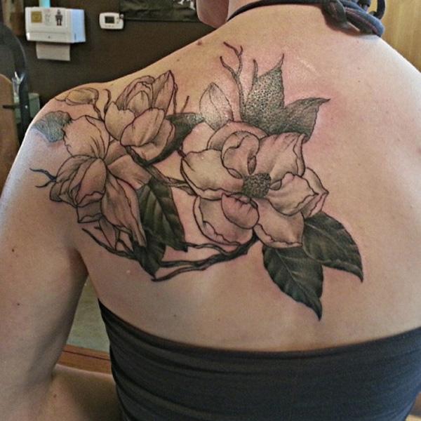 magnólia hátsó tetoválás nőknek