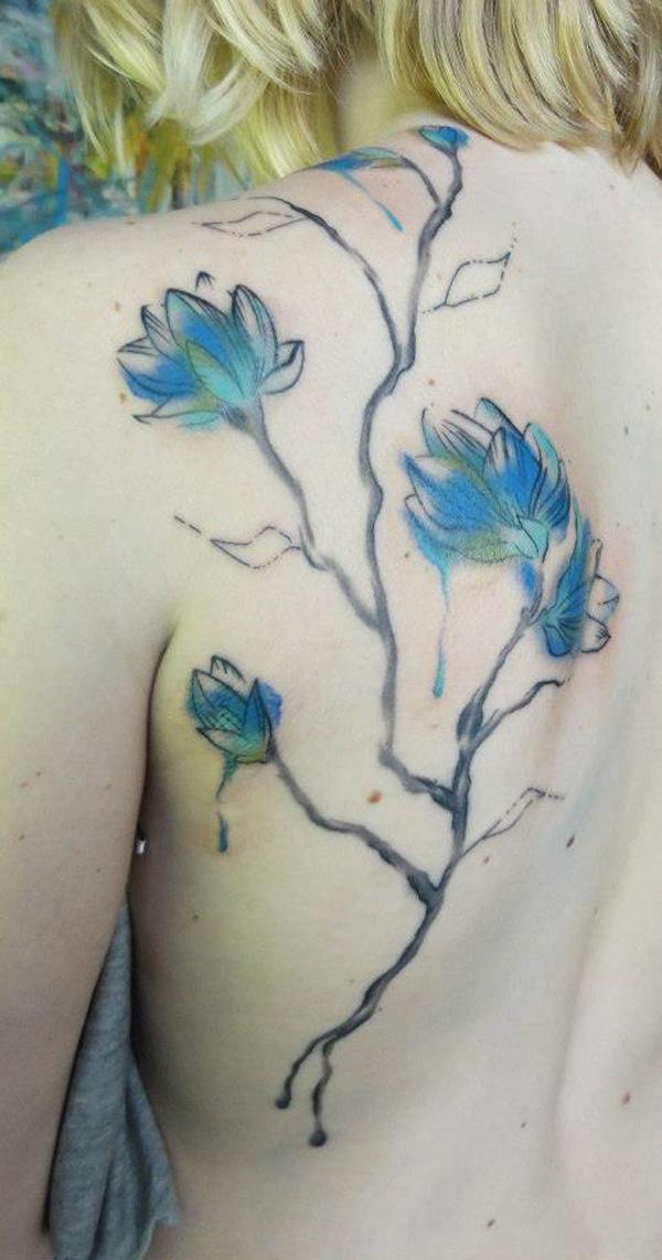 Akvarell magnólia hátsó tetoválás