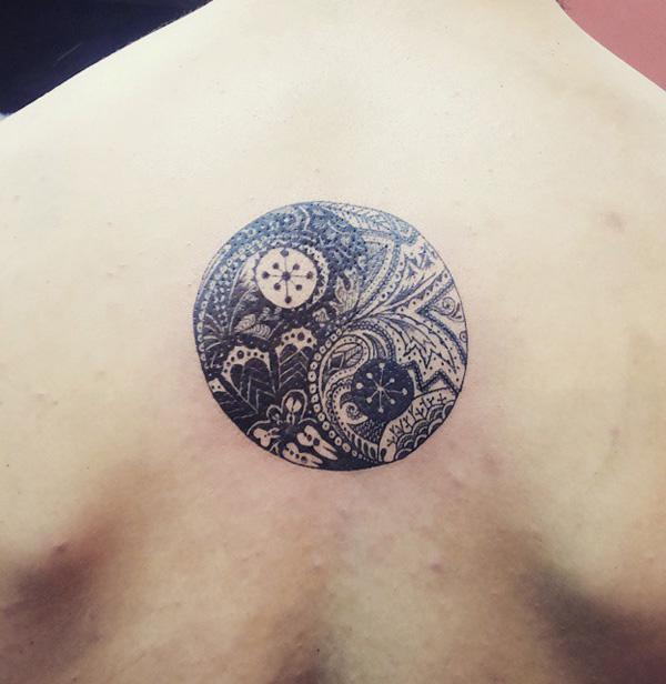 Yin yang vissza tetoválás-46