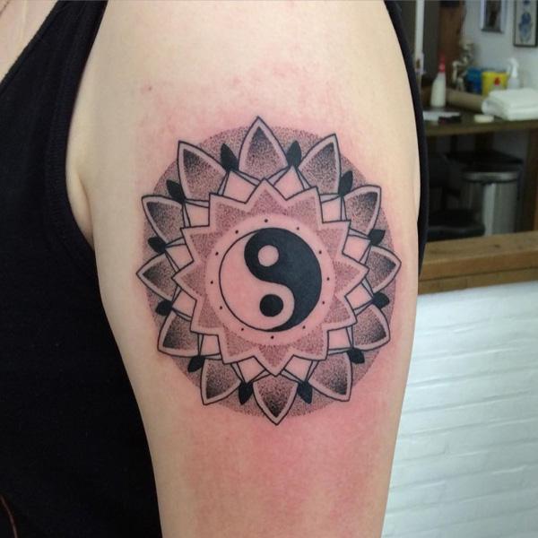 Yin Yang ujjú tetoválás-9