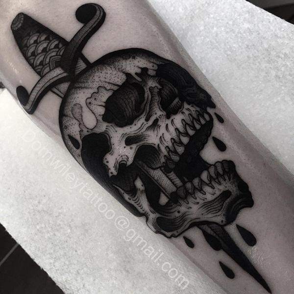 kard koponyával tetoválás-25