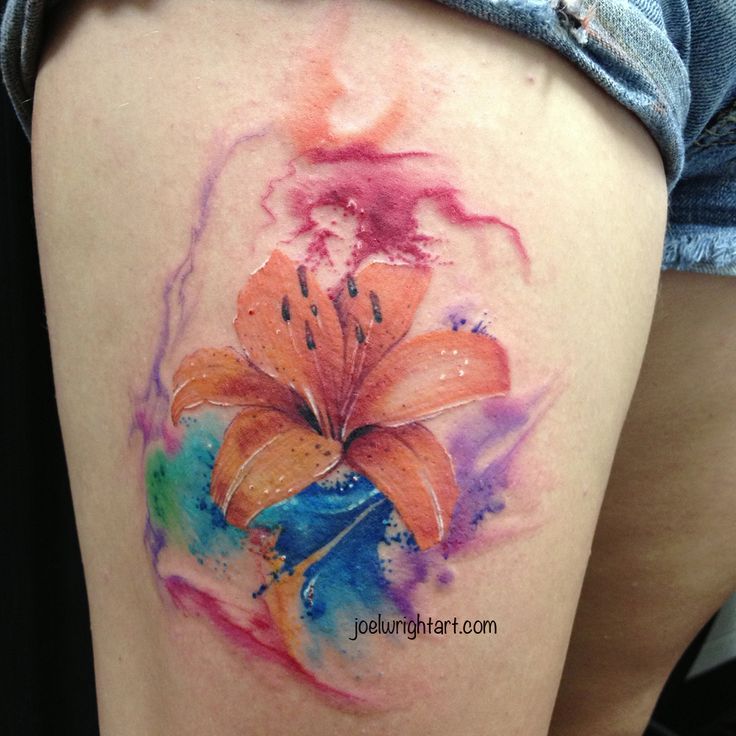 Akvarell liliom tetoválás a magas