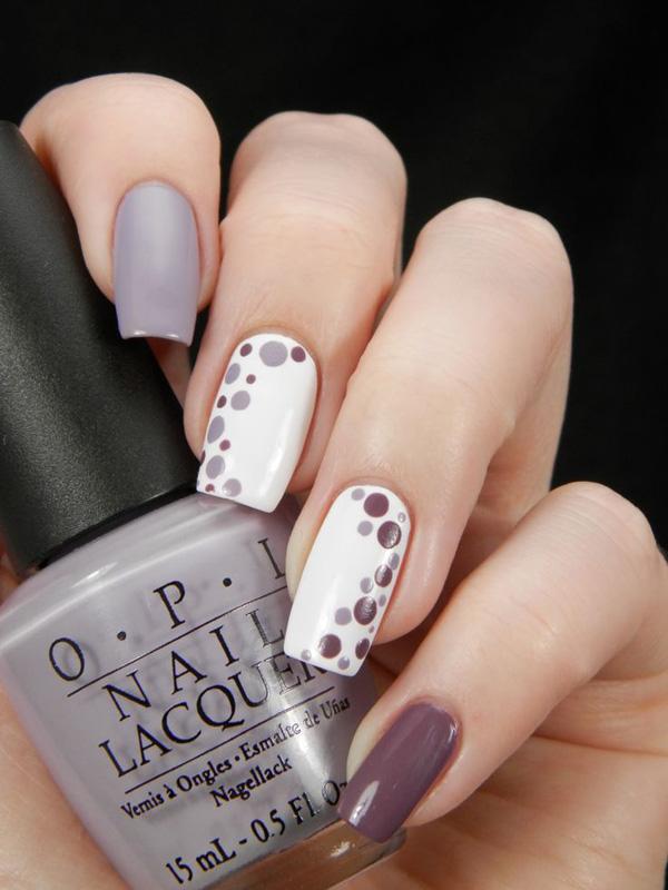 Olive har aldri sett så stilig ut i denne matte og polka dot -inspirerte nail art -designen
