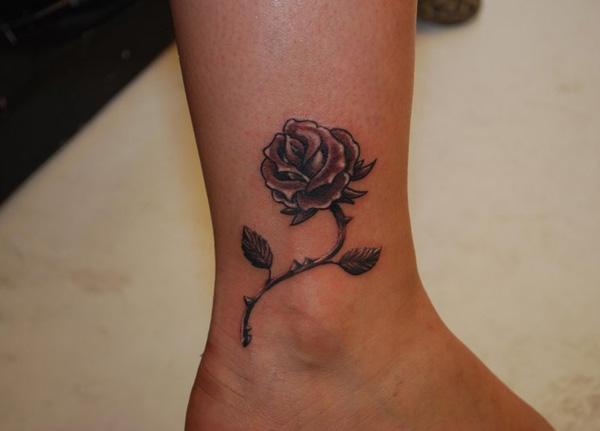Rózsa boka tetoválás