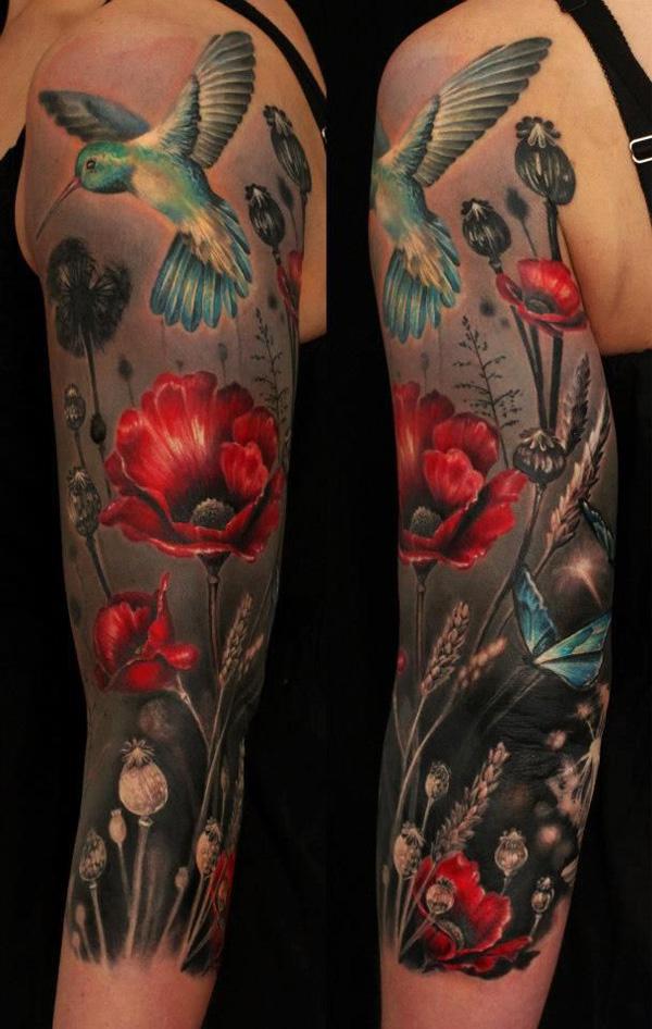 Színes kolibri pillangó és mák tetoválás nőknek