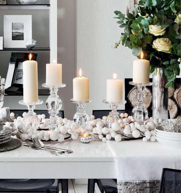 Elbűvölő fehér karácsonyi asztaldíszek új dekorációs ötletekben