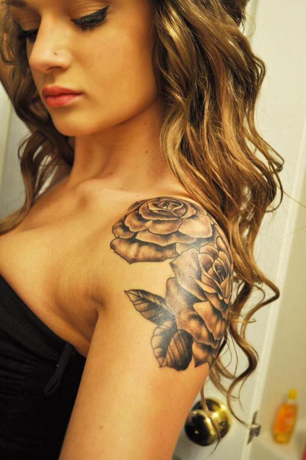 Rózsa váll tetoválás