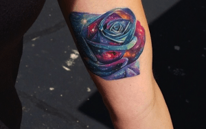 70 rózsatetoválás, amik igazán rózsás tetoválásra késztetnek
