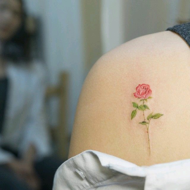70 rózsatetoválás, amik igazán rózsás tetoválásra késztetnek