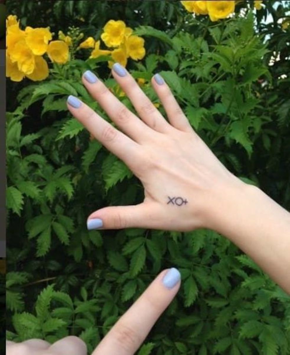 apró-feminista-tetováló-lány