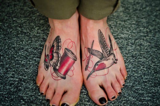 Ott van, ha követi ezeket a lépéseket, akkor jó a tetoválása. Ne feledje, hogy vannak olyan módok, amelyekkel a tinta még sokáig friss maradhat a bőrbe való behelyezése után. Vessen egy pillantást az utókezelő tetováló termékek után, a ragyogó kenőcsöktől a cicáknak tervezett hámlasztó eszközökig.