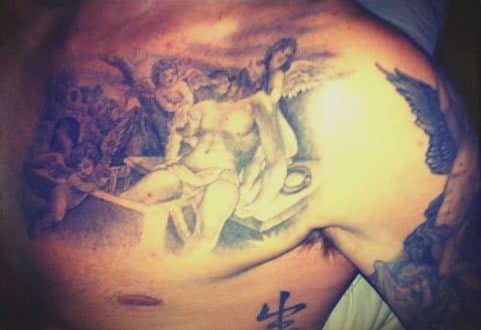 David Beckham mellkasi tetoválás 3 kerub