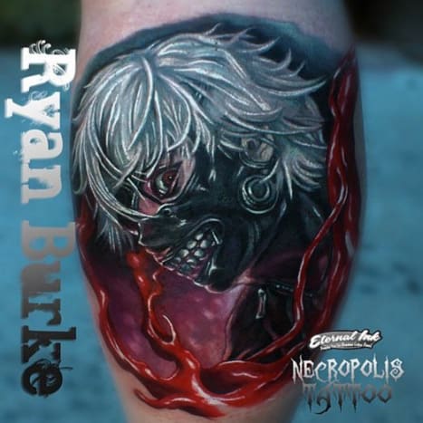 Ryan Burke imponerer med denne realistisk skremmende Tokyo Ghoul -tatoveringen.