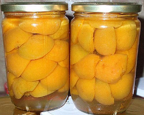 compote van ontpitte gele pruimen