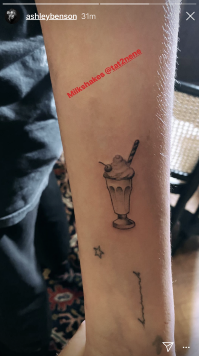 Ashley Bensons siste tatovering via Instagram.