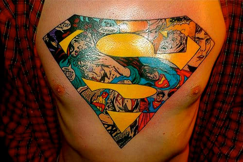 Supermann bryststykke.
