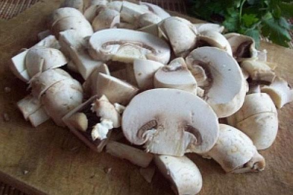 nasjeckajte i ispržite gljive
