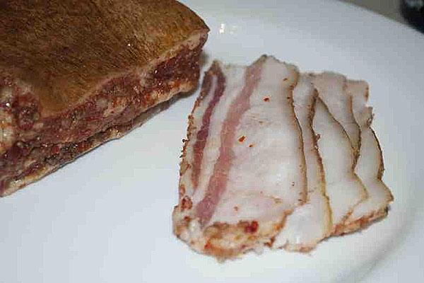 kuhana slanina sa začinima