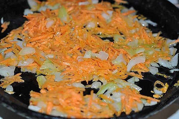 ispržite mrkvu i luk