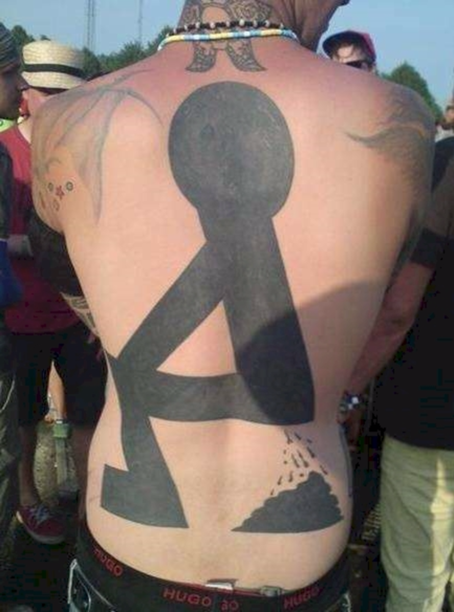 Ez az univerzális szimbólum valakinek, aki kakil? Ha igen, miért tetováltatják rád?