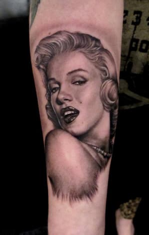 Marilyn Monroe Profile Portrait Tattoo av Stefano Alcantara
