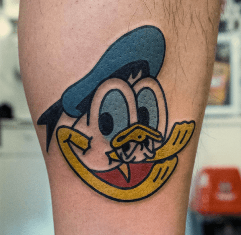 En syk dobbeltsidig tatovering av @woo_tattooer.