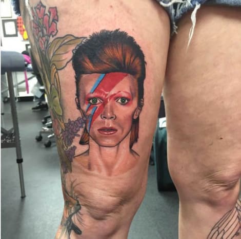Vi kommer i sirkel med et annet enestående portrett, dette av Dan Molloy. David Bowie, du vil bli savnet.