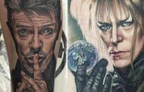 To veldig forskjellige sider av David Bowie ble tatovert her av popkulturens tatoveringsmester Chris Jones. Den ene er Bowie i de senere årene, den andre i rollen i fantasyfilmen fra 1980, Labyrinth.