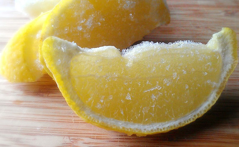 korištenje smrznutog limuna u kuhanju