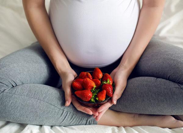 Aardbeien zijn goed voor zwangere vrouwen