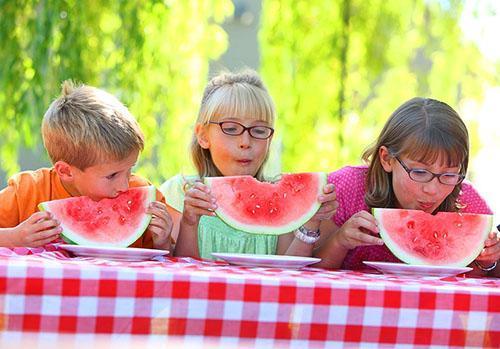 Allergie voor watermeloen kan zowel bij volwassenen als bij kinderen voorkomen