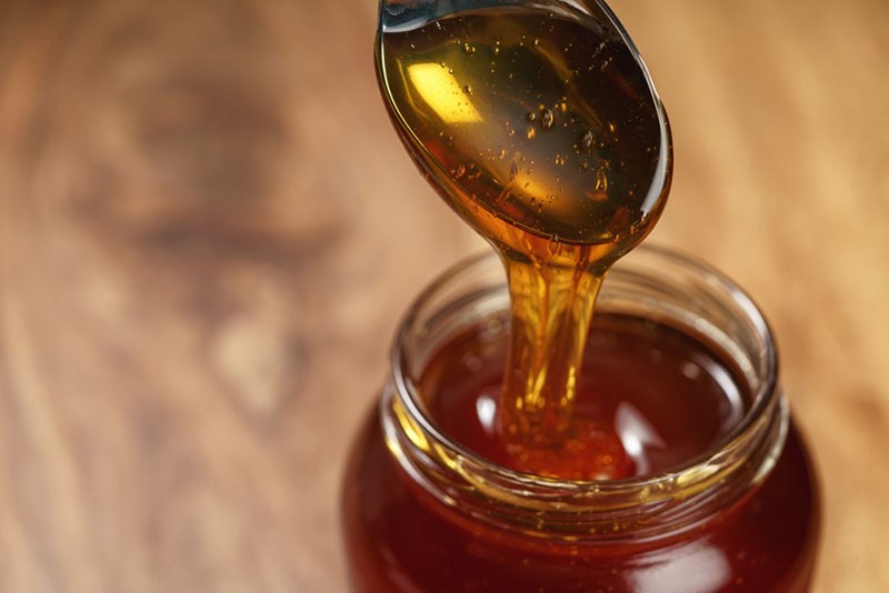 voorzichtig gebruik van zwartgeblakerde honing