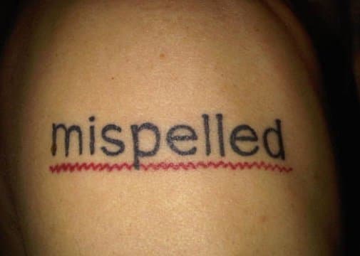 Ellentétben azzal, amikor a telefonján vagy a számítógépén írsz, a tetoválások nem adják a csípős piros vonalat, hogy tudatják veled, hogy elrontottad. Szóval kérem, legyen nagyon óvatos.