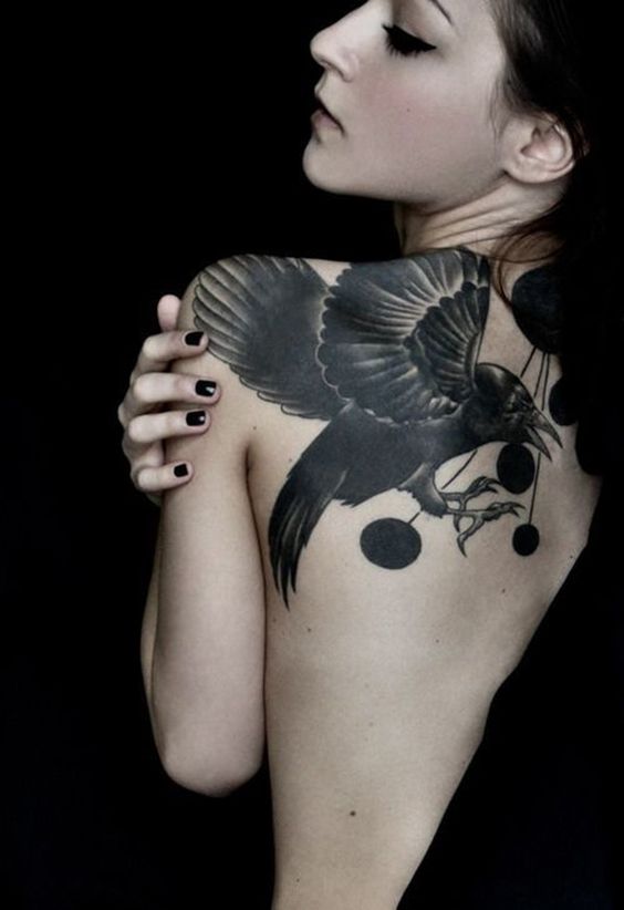 Varjú tetoválásötletek - a LEGJOBB 100 varjú tetoválás a Föld bolygón