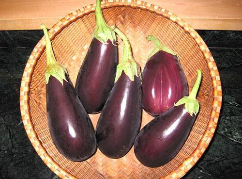 Naast het gebruikelijke inblikken, worden aubergines ingevroren
