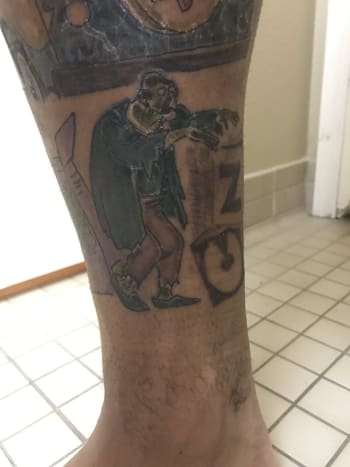 Az LSU sztárja, Derrius Guice felfedte ezt a zombi tetoválást a Twitteren. Fotó: Twitter.