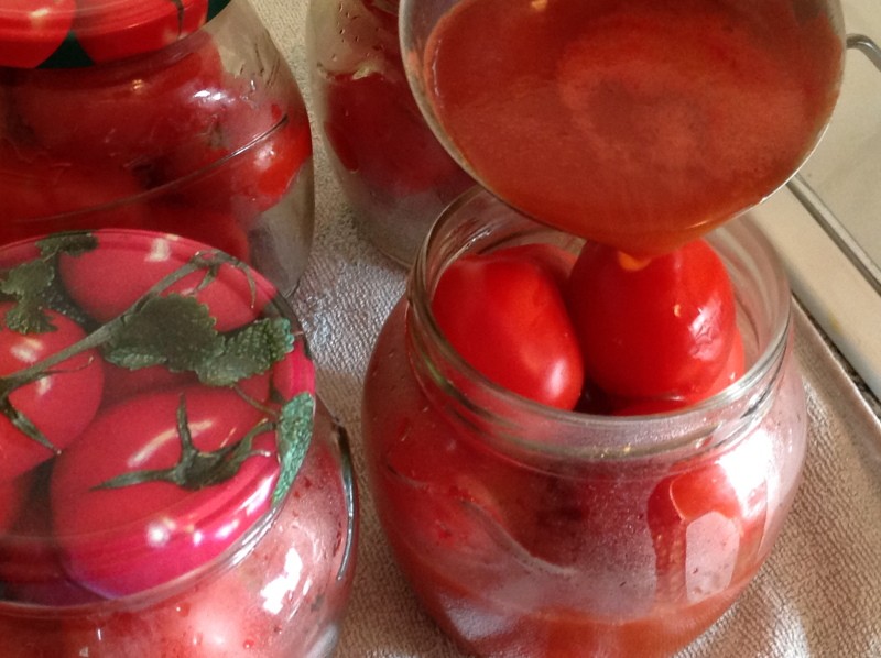 hoe maak je tomaten in tomatensap?