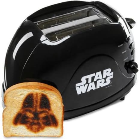 Foto: Movoto. Uansett om du liker toastlyset ditt eller på den mørke siden, er denne brødristeren definitivt noe som bør være en del av kjøkkenet til enhver Star Wars -fan.
