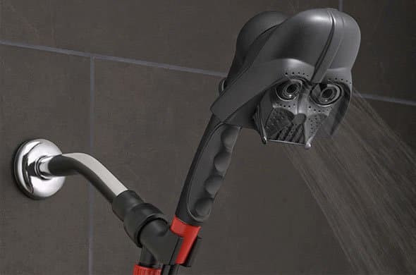 צילום: אמזון. להתרחץ בעוצמה של הצד האפל עם ראש המקלחת הזה של דארת 'ויידר מאת Oxygenics.