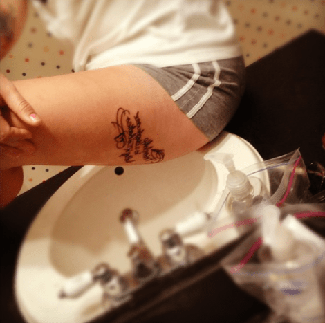 rengjøring av en ny tatovering