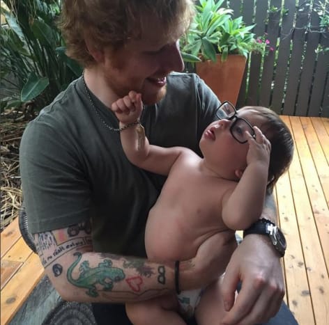 (Ed Sheeran brit rapperrel, Example fiával, Evanderrel fényképezett. Fotó: Ed Sheeran/Instagram)