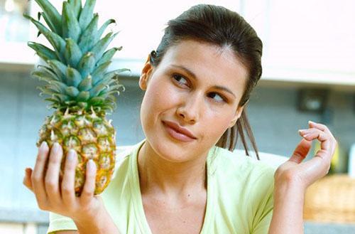 Eet ananas bij een laag maagzuur