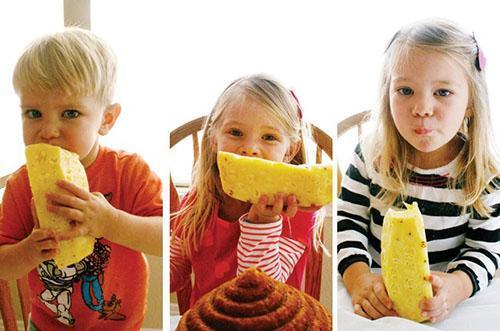 Kinderen krijgen ananas als ze drie jaar oud zijn.