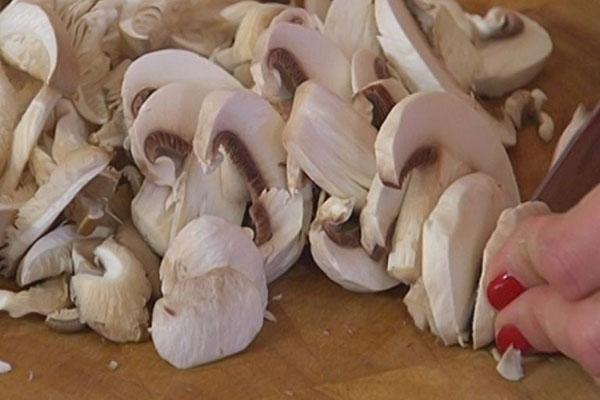 champignons in plakjes snijden