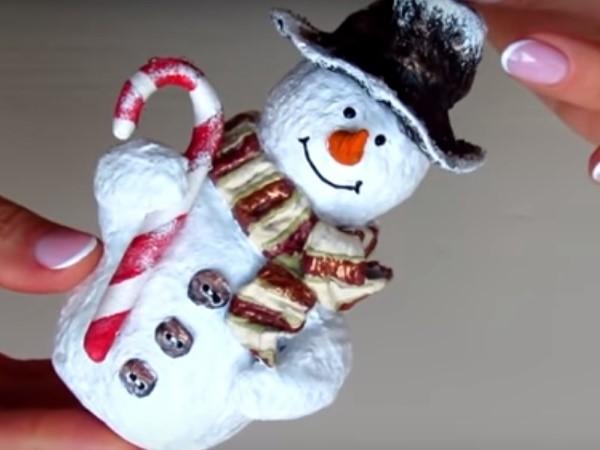 Kerstboomspeelgoed Snowman gemaakt van papier-mache