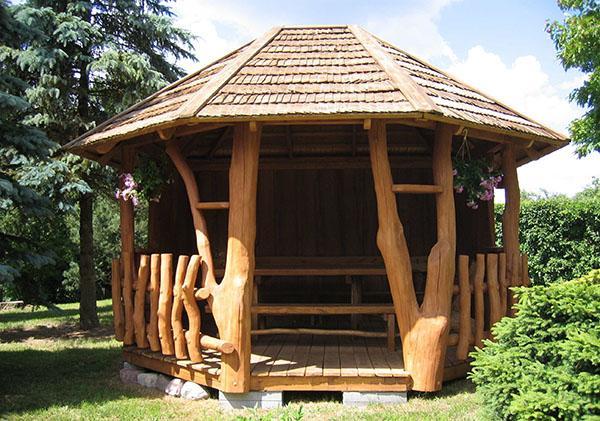 rustieke stijl van het ontwerp van het tuinhuisje gemaakt van hout