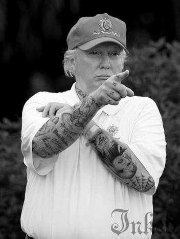 Donald Trump i hemmelighet Donald er en stor fan av finlinet meksikansk tatovering (se den vakre Chola). Han hadde allerede navnene på tidligere koner blekket på armen hans, så han la til Melania. Det store sprutet kom i form av å tatovere ENORMT over knokene.